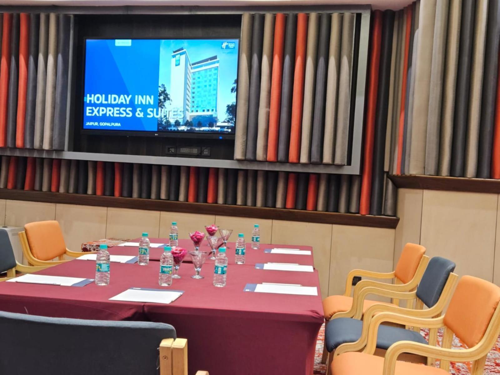 Holiday Inn Express & Suites Jaipur Gopalpura Exterior foto